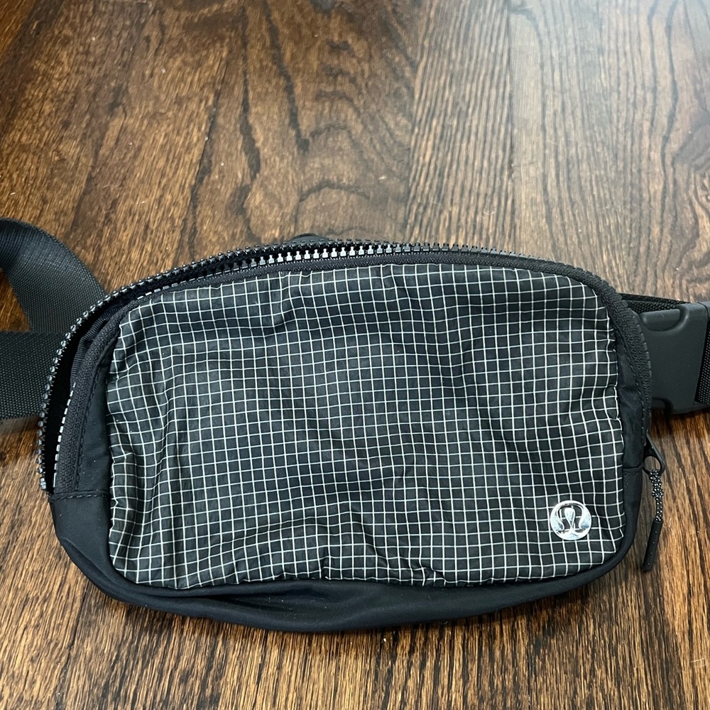 Lululemon Everywhere Belt Bag 1L